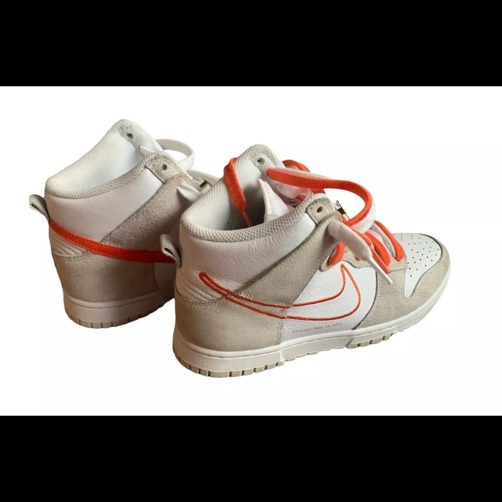 Barely used Nikes 
Size 8